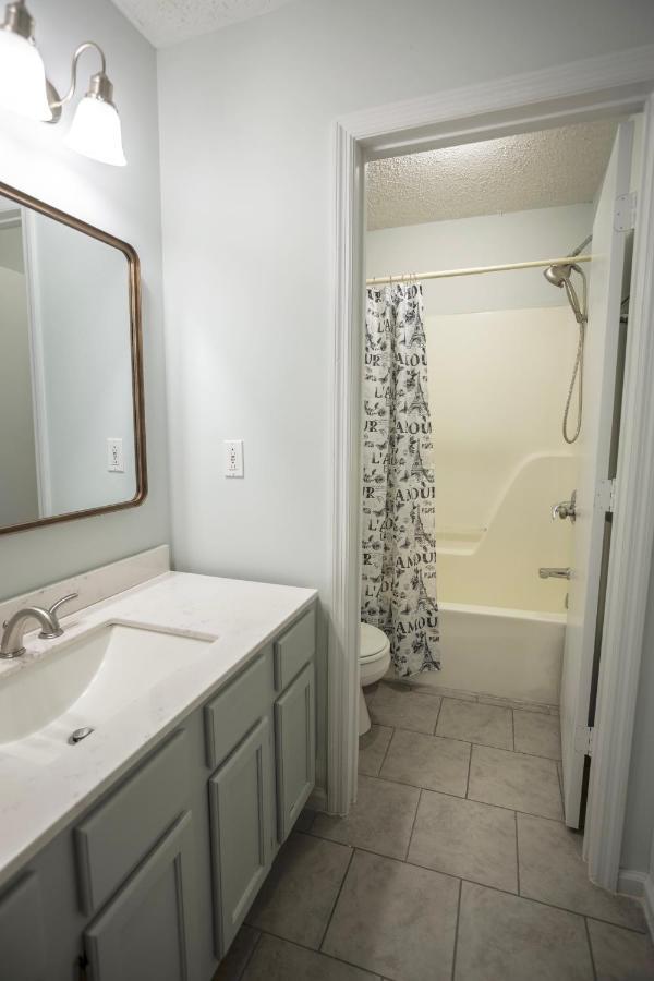 Elegant 3 Bedroom Apt With Free Parking And Balcony Nashville Exterior foto